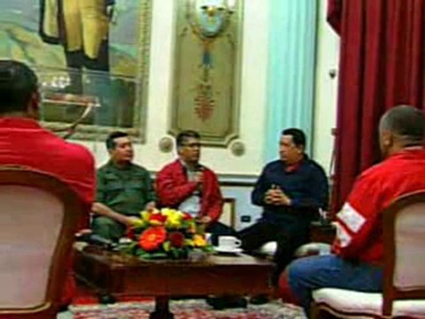 (VÍDEO) Chávez a su regreso a Miraflores Gracias al pueblo y sus mártires fracasó el plan golpista de hace 10 años 3/4