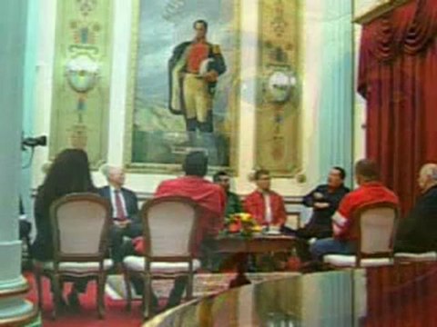 (VÍDEO) Chávez a su regreso a Miraflores Gracias al pueblo y sus mártires fracasó el plan golpista de hace 10 años 4/4