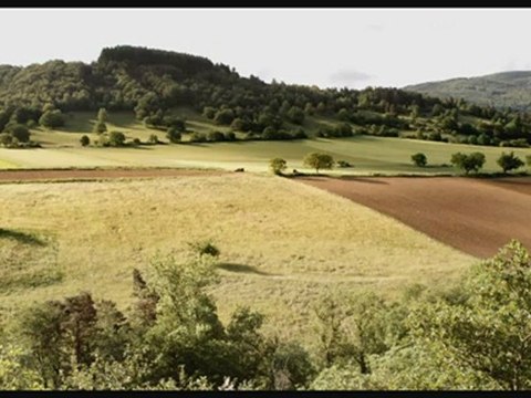 DERRIERE LES MURS EN 3D - Bande-annonce VF