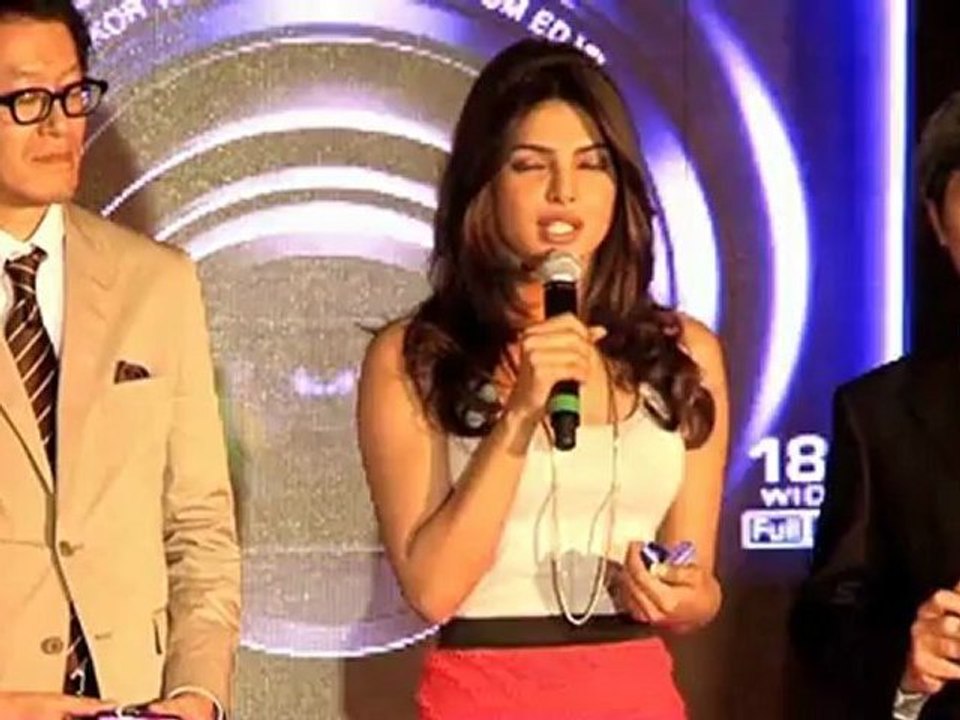 Shahrukh Khan, Shahid Kapoor And Akshay Kumar Are Extremely Photogenic says Priyanka Chopra