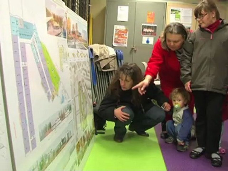 Présentation publique du Collège Louise-Michel et de sa piscine, à Clichy-sous-Bois.