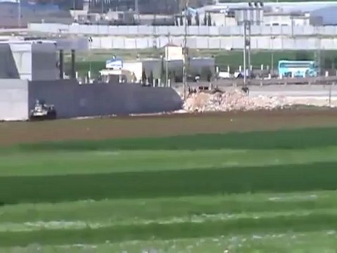 فري برس ريف حلب بيانون تمركز ثلاث دبابات في بيانون 12 4 2012 Aleppo