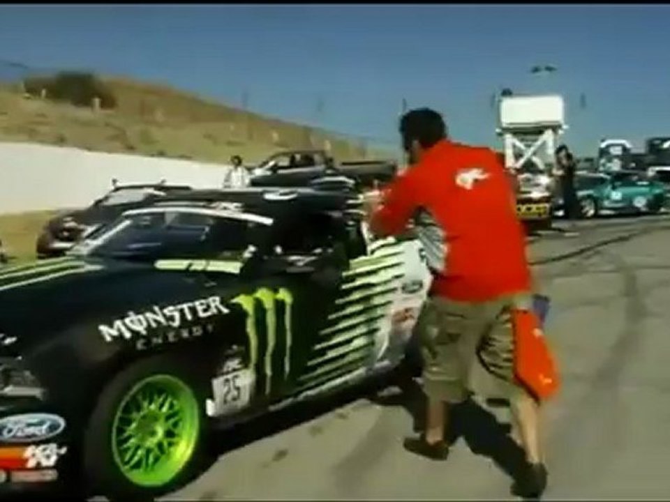 Jarod DeAnda takes us FRONT ROW with Vaughn Git...