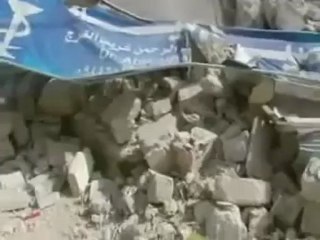 فري برس حماة كفرزيتا استهداف الصيدلية  وتدميرها بالكامل 11 04 2012 Hama