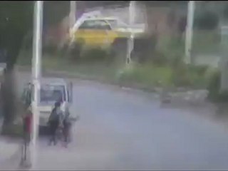 فري برس حمـــاة     مداهمات حي الاربعين    11 04 2012 Hama