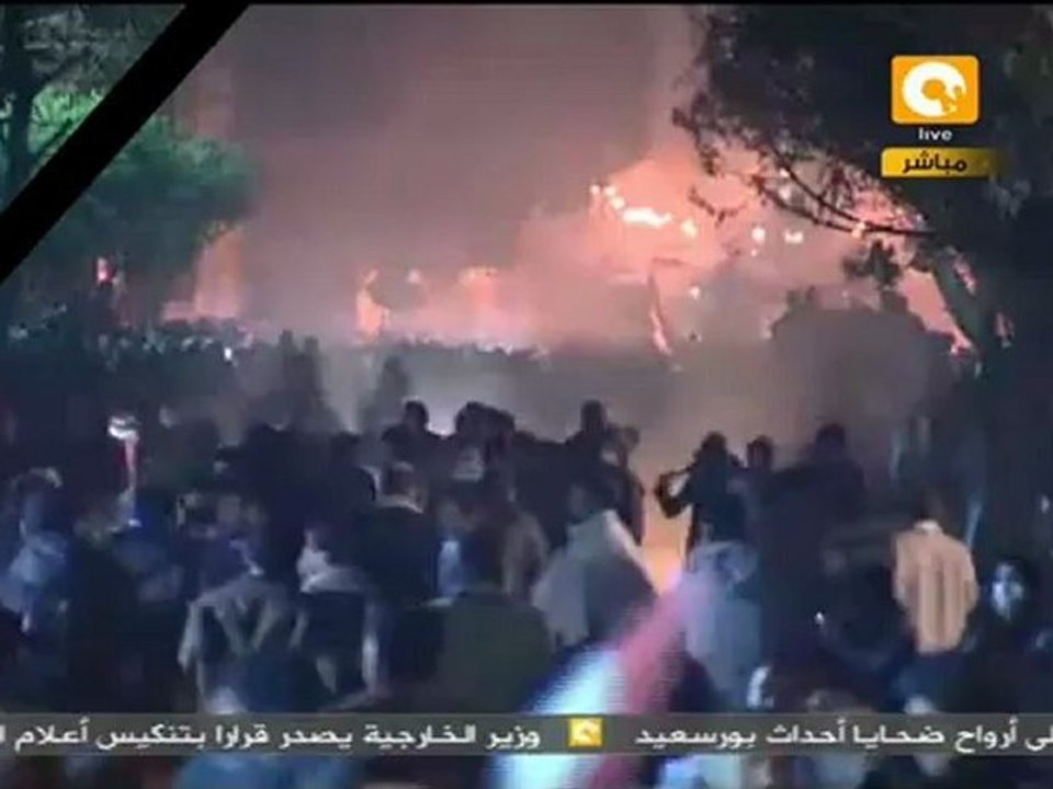 شارع الفلكي مليء بأدخنة الغاز و سيارات الإسعاف #Feb2