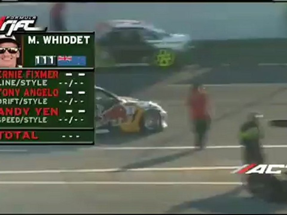Mike Whiddet scores a 56.1 during session 1 of qualifying for Formula Drift Round 7