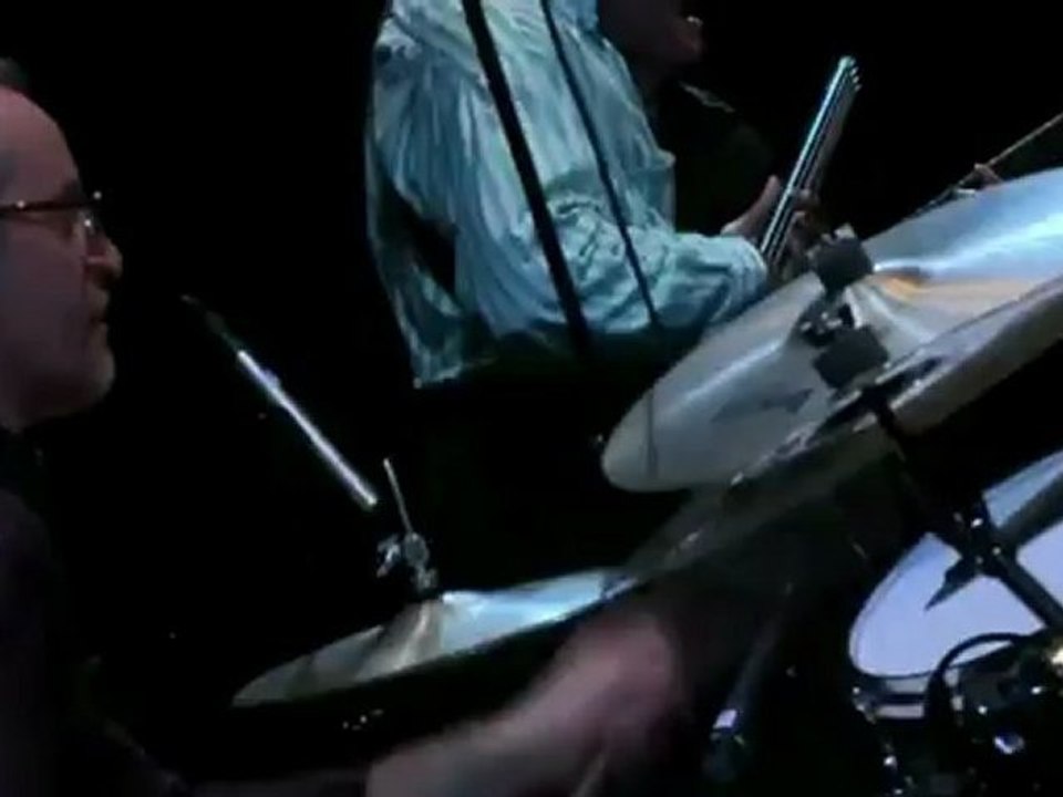 Extrait du DVD d'Abraham Inc. dans les locaux de Nova