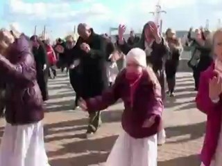 TAŃCE PASCHALNE PRZY PARAFII ŚW.ANDRZEJA BOBOLI W GDYNI - YouTube