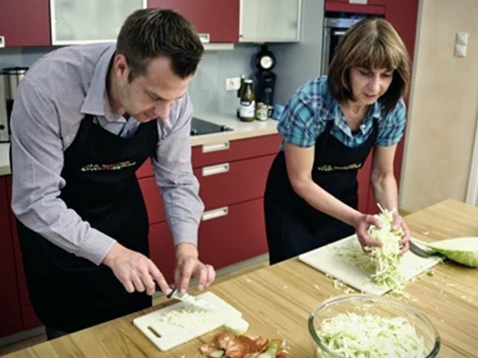 Coleslaw salad with pointed cabbage and onions
