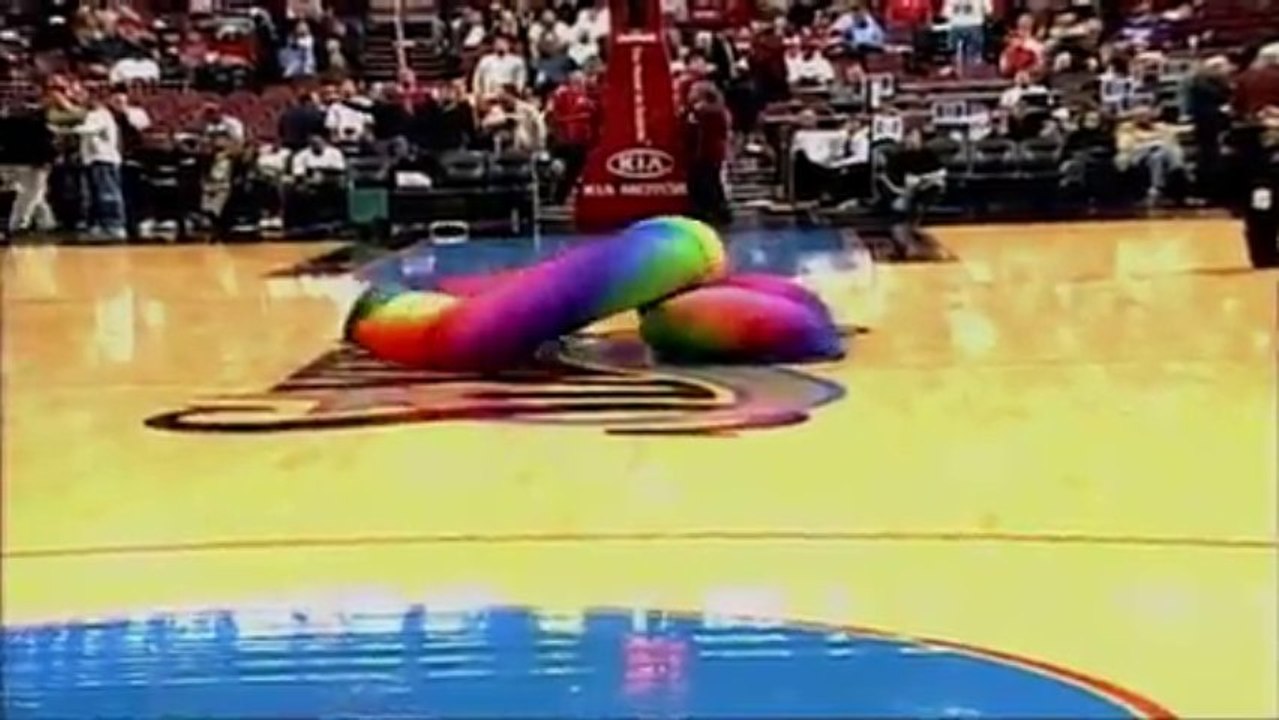NBA 76ers Halftime Entertainment ~ Human Slinky®