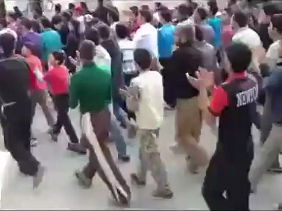 فري برس ريف حماه المحتل مظاهرة في قلعة المضيق رغم التواجد الامني الكثيف 12 4 2012 Hama