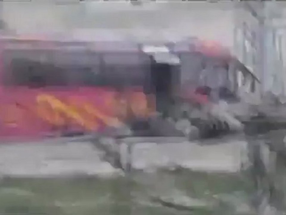 فري برس حماه المحتلة تمركز الدبابات والجيش عند جسرالمزارب حماة 12 4 2012 Hama