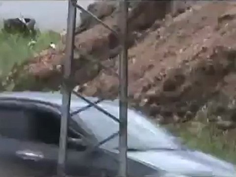 فري برس حماه المحتلة الشبيحة عند دوار الأربعين حماة 12 4 2012 Hama