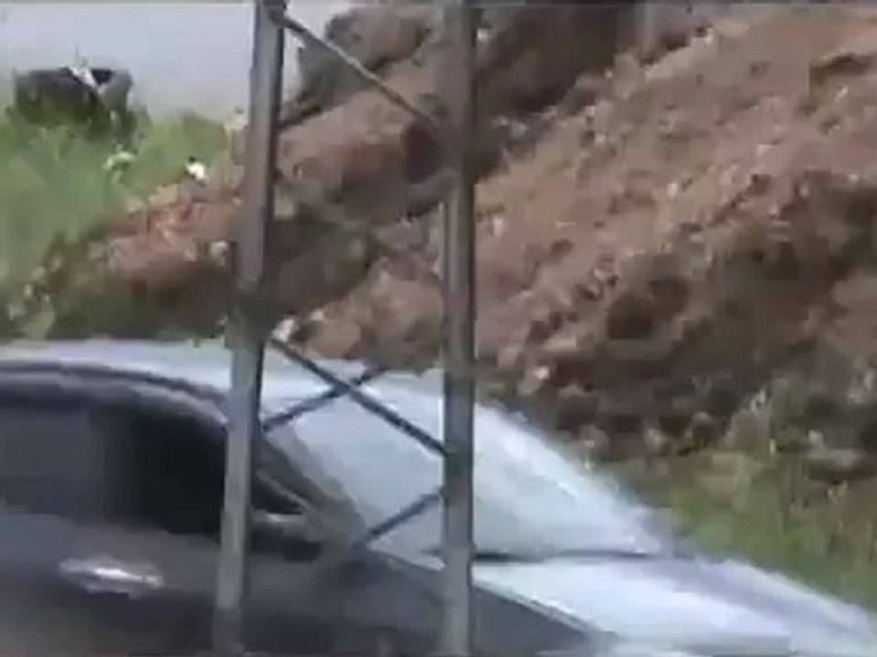 فري برس حماه المحتلة الشبيحة  عند دوار الأربعين حماة 12 4 2012 Hama