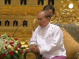 Cameron in Myanmar. Prima visita di un leader occidentale