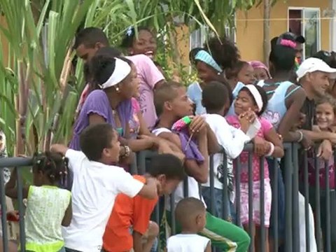 Shakira visits Cartagena to aid Colombian children