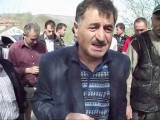 GÜNEYCİK KÖYLÜLERİ YOL SU İÇİN YOLLARI KAPATTI