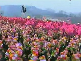 North Korea unveils huge Kim Jong-il statue