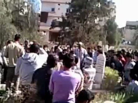 فري برس ريف دمشق معضمية الشام مواراة الشهيد أحمد محمد معتوق الثرى 13 04 2012 Damascus