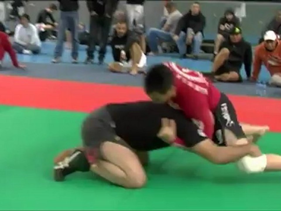 HOA VANAA VS ARSLANBECK ASKHAROV - VIC TOUR 2012 Sud