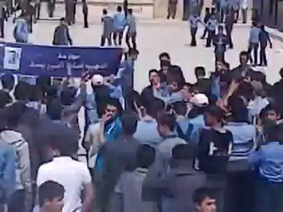 فري برس ريف دمشق داريا مظاهرة طلابية في المدرسة 12 4 2012 Damascus