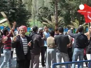 Télécharger la video: Manifestaciones en los campos de refugiados sirios