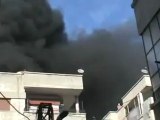 فري برس حمص حي القصور احتراق المباني السكنية جراء القصف على الحي 13 4 2012 ‫ج1‬
