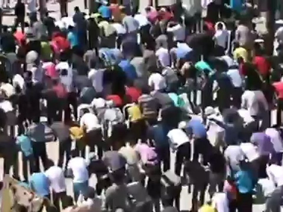 فري برس حماه المحتلة  جنوب الملعب جمعة ثورة لكل السوريين 13 4 2012 Hama