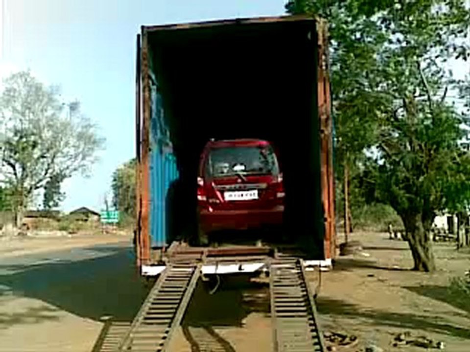 WAGNAR CAR LOADING IN CONTAINER BY C L S PACKERS & MOVERS JAMSHEDPUR JHARKHAND