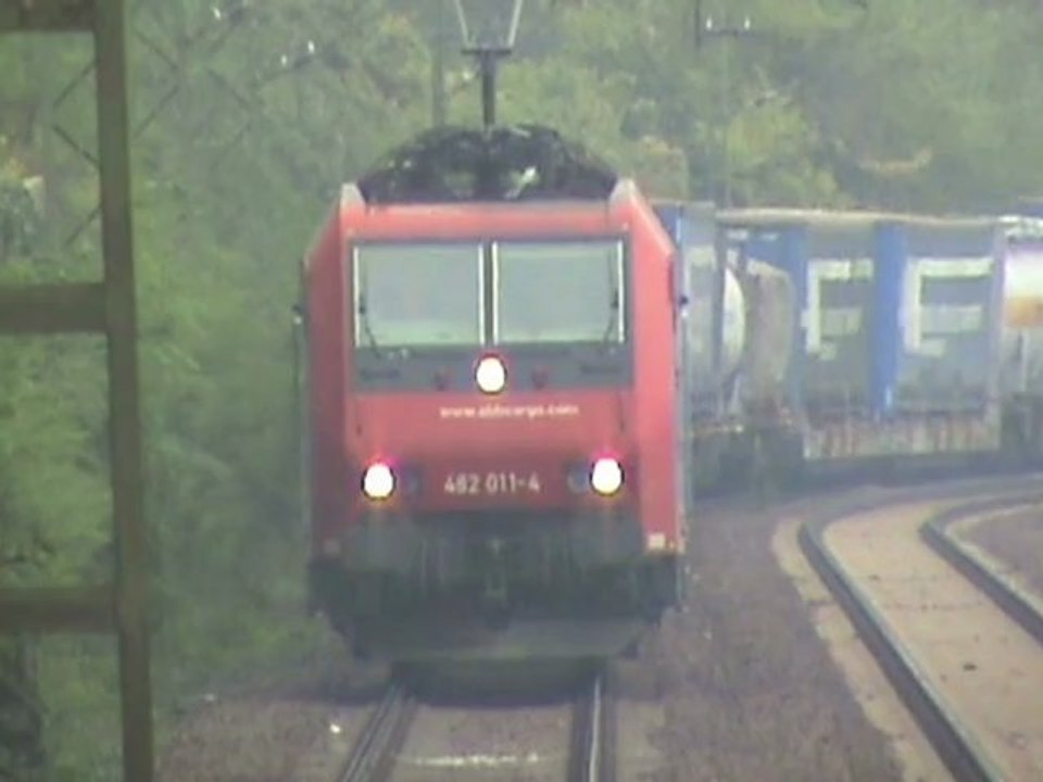 Züge bei kamp-bornhofen am rhein, sbb cargo re482, mrce 189, 185, 2x 145