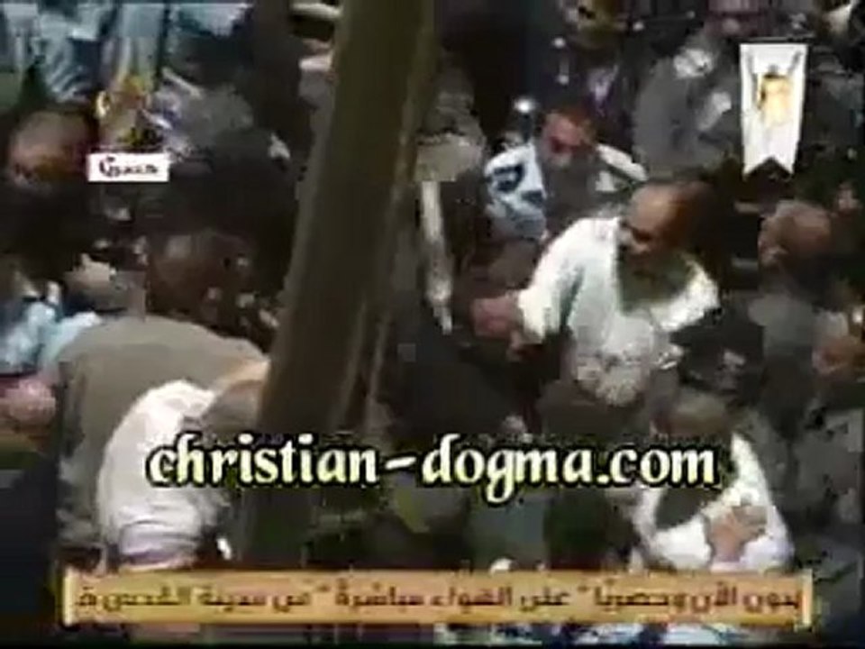 Entrée du Patriarche de Jérusalem, dans l'église de la Résurrection pour le feu sacré (Paques 2012)