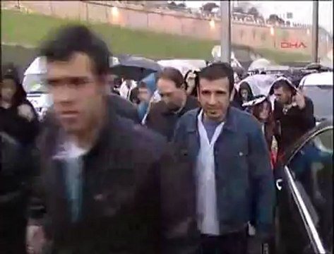 Beşiktaş-Galatasaray Derbisi Yağmur Nedeniyle Ertelendi