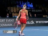 Kerber breezes into final