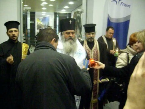 Посрещане на благодатния огън на летище Варна