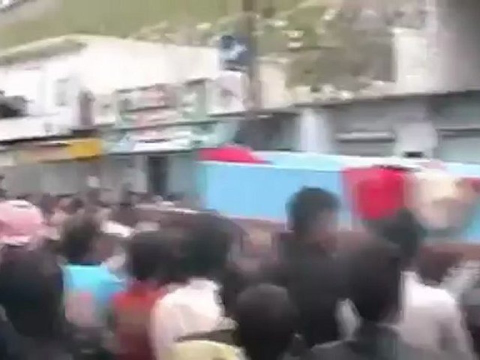 فري برس ريف حماه المحتل تشييع الشهيد ابراهيم محمد فرج   قلعة المضيق 14 4 2012 ج1 Hama
