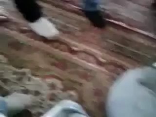 فري برس حلب حي الاذاعة احد الجرحى في داخل جامع الرشيد 14 4 2012 Aleppo