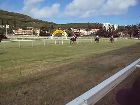 Course hippique jeunes chevaux 2ème hippodrome de Nouméa 14-04-2012