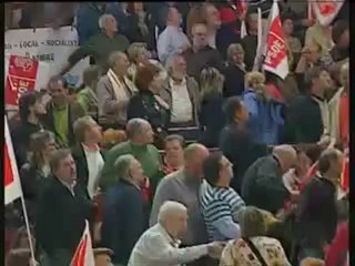 La policía evita que funcionarios de justicia molesten a ZP