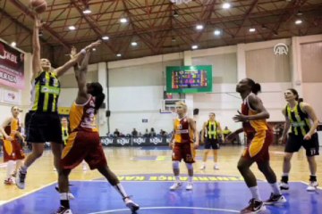 Fenerbahçe seride öne geçti