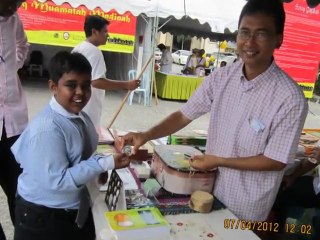 Marché en Malaisie paye en dinar or et dirham (SOUQ QAFILAH BANDAR SUNWAY, Masjid Al-Husna, 7 April 2012)