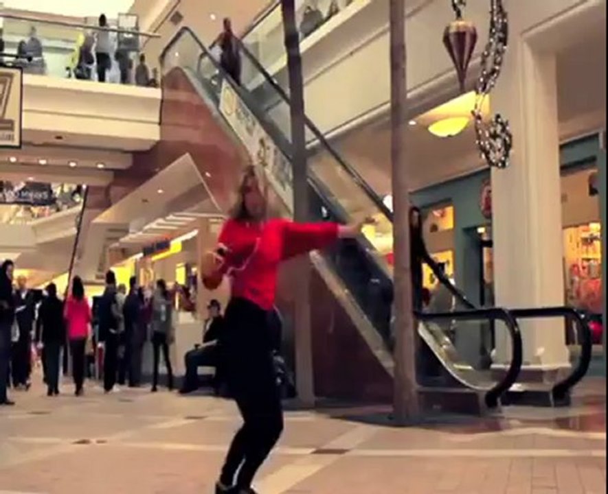 genç kızın çılgın dansı