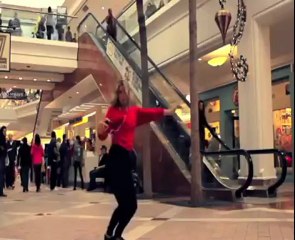 genç kızın çılgın dansı