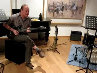 Mike Donkers is playing on Q-tuners