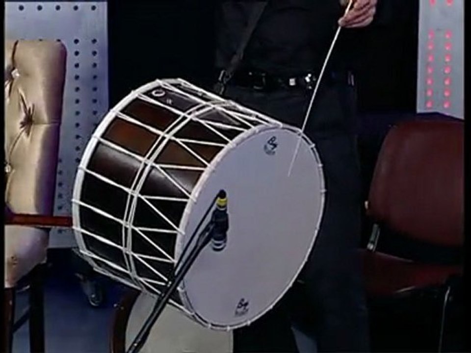 CAHİLDİM DÜNYANIN RENGİNE KANDIM Ayhan Aşan'dan Olimpist Komple Mutfak'ın katkılarıyla