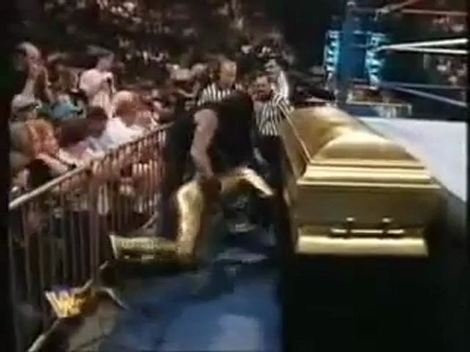 WWE-Universal.Fr - Goldust VS Undertaker (Casket Match - InterContinental Title)