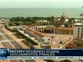 En espera de la rueda de prensa de Santos tras Cumbre