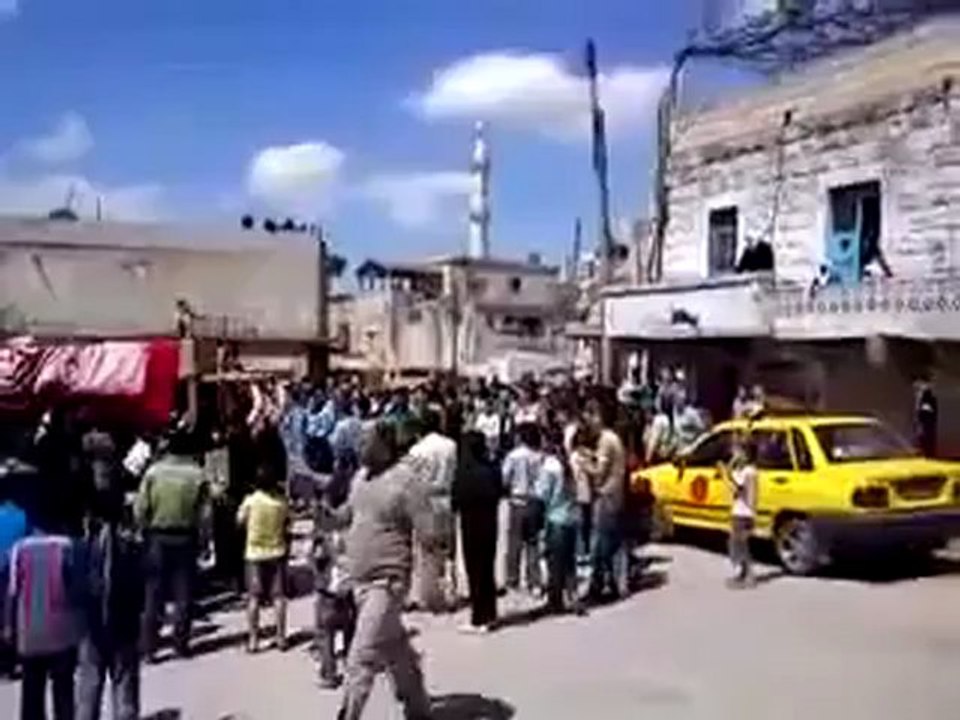 فري برس ادلب جسر الشغور الحمامة  تشيع شهداء قرية الحمامة 15 4 2012 Idlib