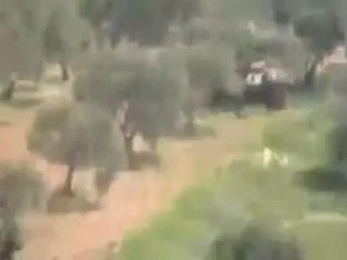 فري برس ادلب حيش كتائب الأسد عند المدخل واخفاء الدبابات15 4 2012 Idlib