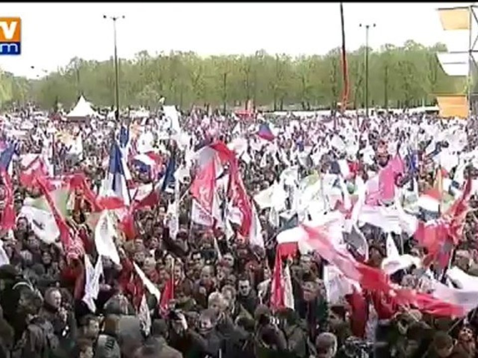 François Hollande appelle ses militants à rester mobilisés jusqu'au scrutin